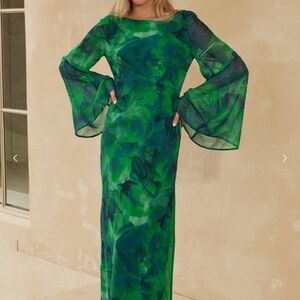 Backless maxi dress with all the possibilities.